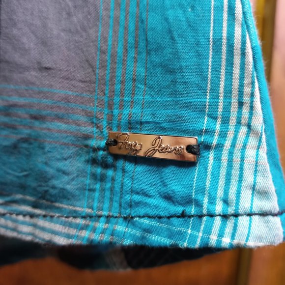 Foxy Jeans sleeveless shoulder cut out button down shirt - Picture 4 of 10